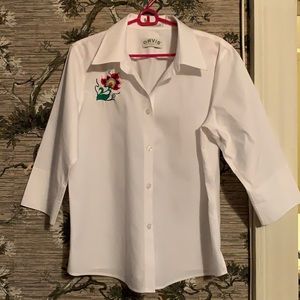 3/4 sleeve button up blouse with embroidery detail